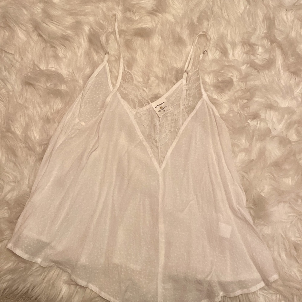 Sexy white lace tank 🤍🕊